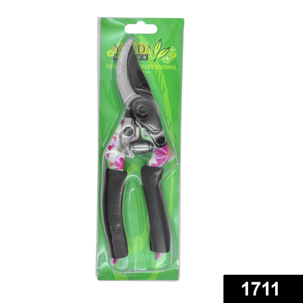 Pruning scissors with a robust design and comfortable grip for efficient garden maintenance